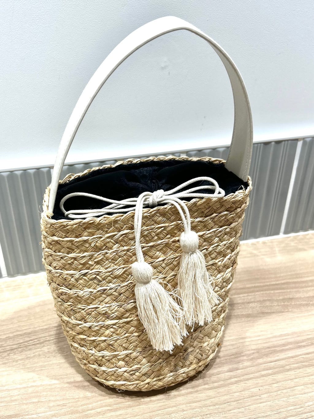 shihoさんの「grove｜◆ラフィアバケツタッセル巾着ショルダー」を使ったコーディネート