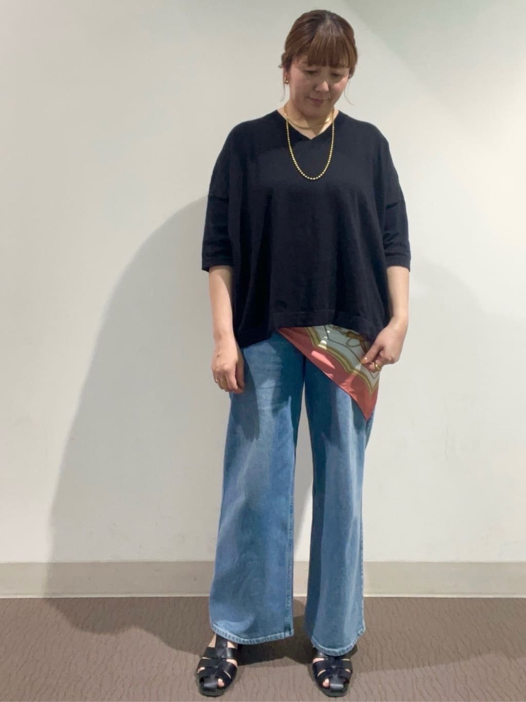 のん.Yさんの「OPAQUE.CLIP｜◆リラクシーワイドVネックニット【洗濯機洗い可】」を使ったコーディネート