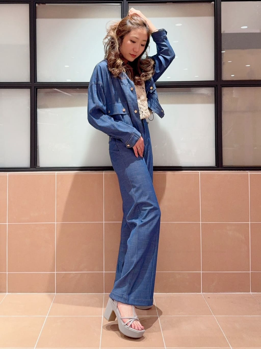 kaoriさんの「ESPERANZA｜Tストラップミニバックルサンダル」を使ったコーディネート