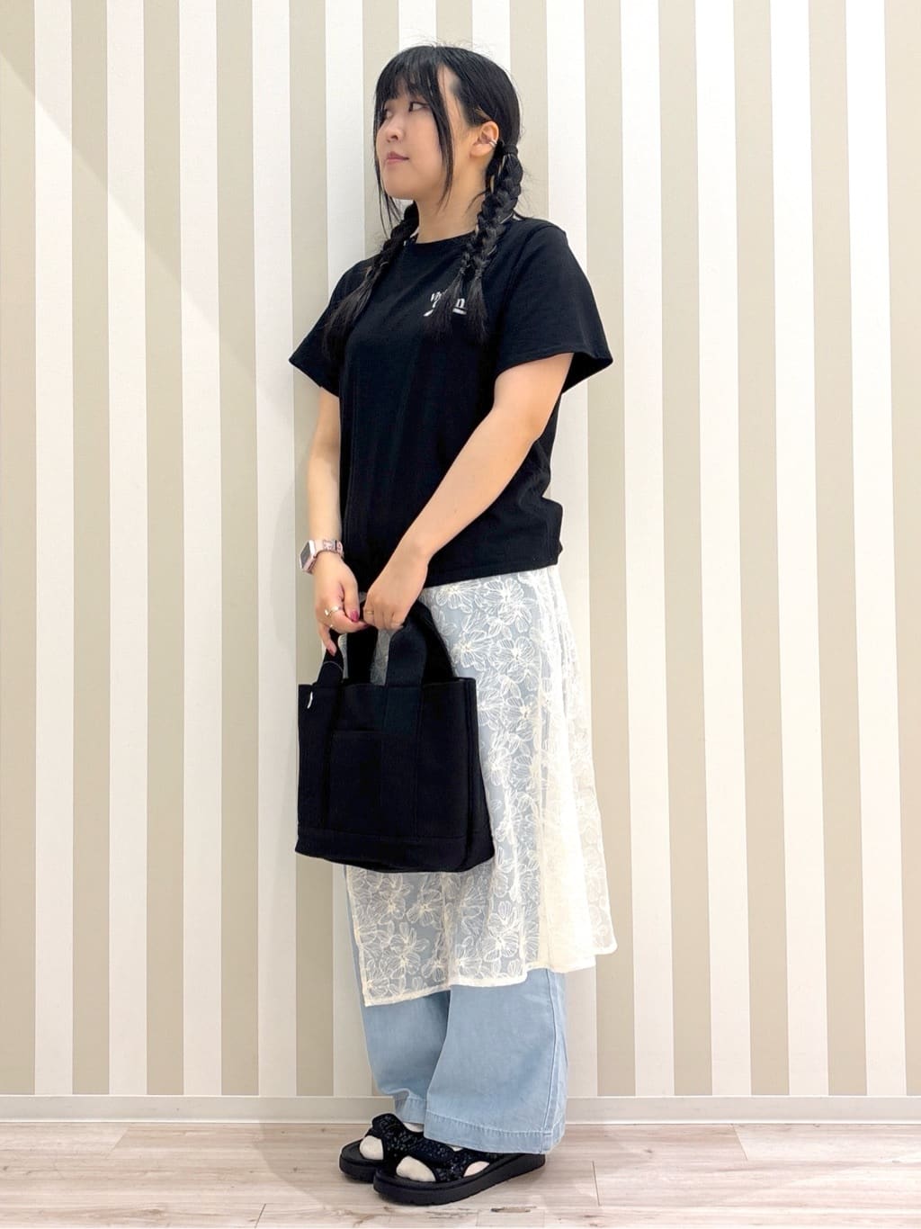 まろんさんの「SHOO･LA･RUE｜◆【洗える/S-LL】ウエストゴムが楽ちん さらさらワイドデニム」を使ったコーディネート