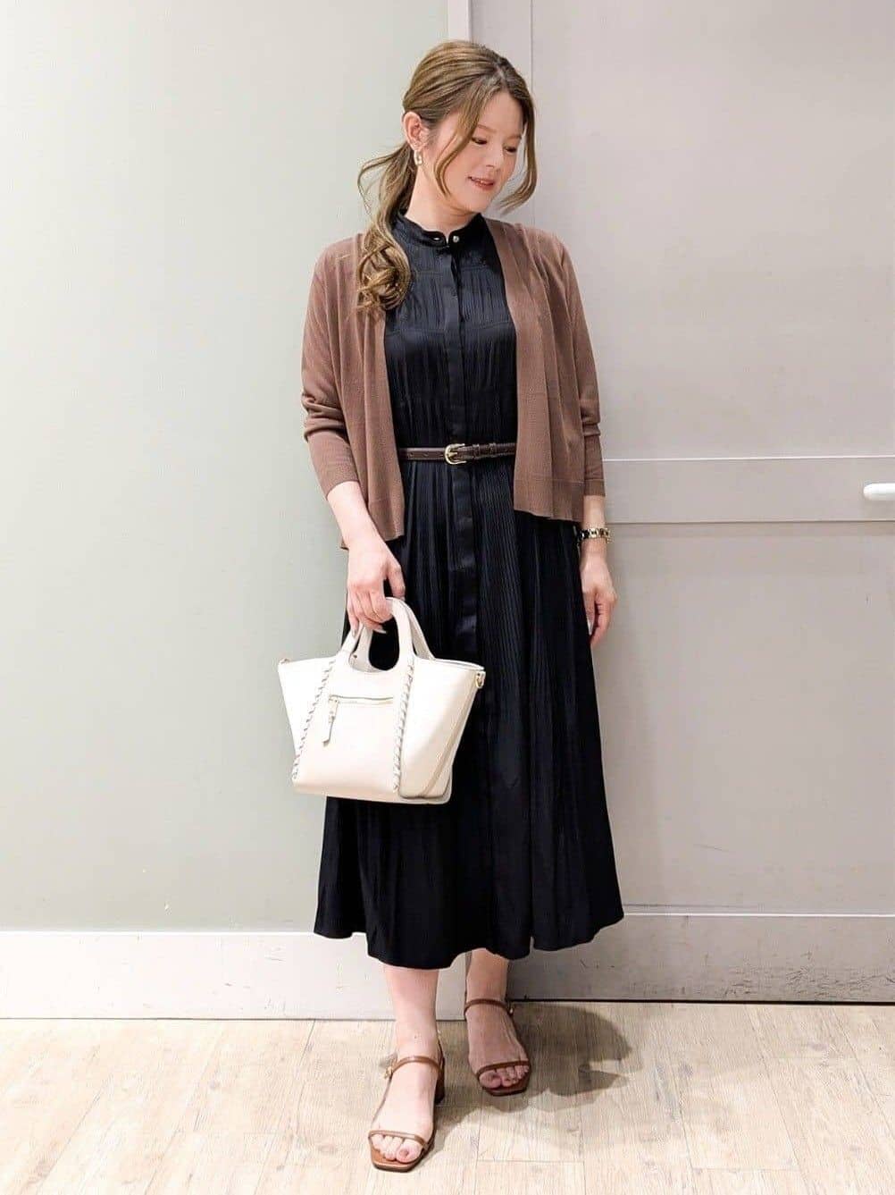 kuwawaさんの「grove｜◆【接触冷感/UVカットetc】夏に嬉しい機能付き！ベーシックショートカーディガン」を使ったコーディネート