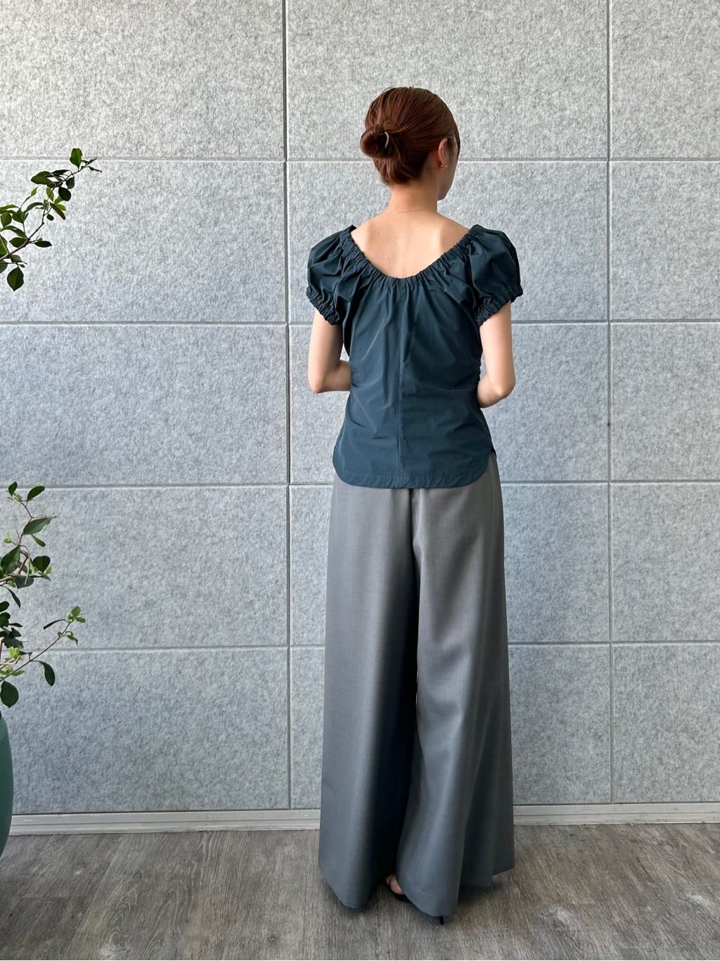 harunaさんの「CODE A｜sporty gathered blouse」を使ったコーディネート