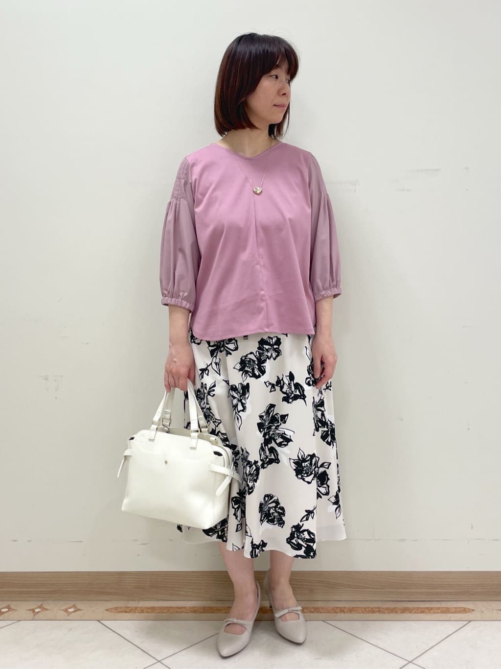 hanaさんの「Reflect｜◆【スカートにもパンツにも合わせやすい】キレイめTブラウス」を使ったコーディネート