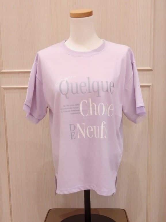 HTCさんの「SHOO･LA･RUE｜【S-LL/ひんやり/UV】ぷっくりラメプリントロゴTシャツ」を使ったコーディネート