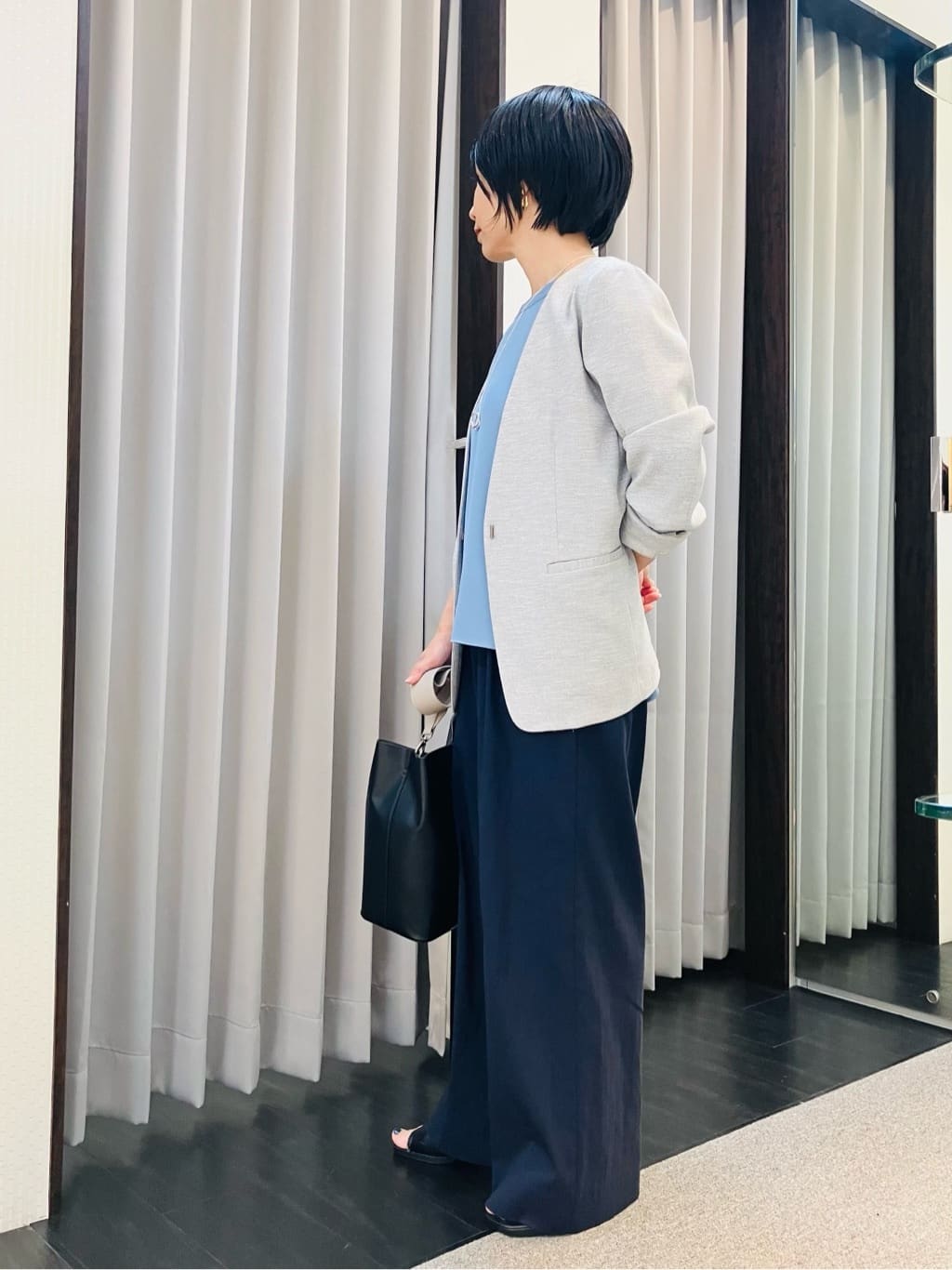 AYAさんの「INDIVI｜【褒められパンツ／洗える／ウエストゴム】ワイドタックパンツ」を使ったコーディネート