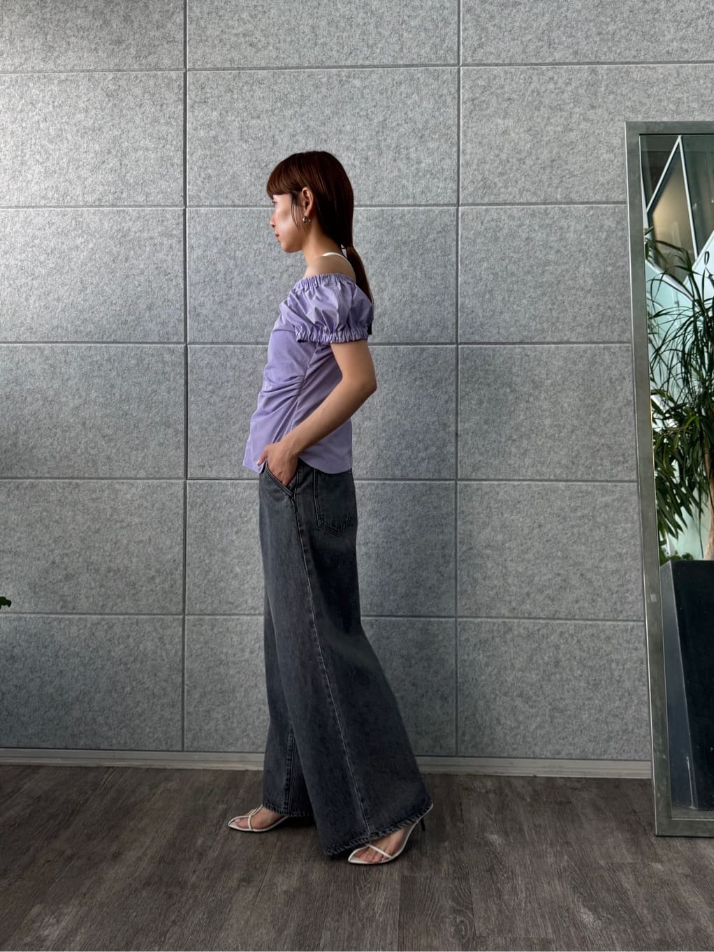 designer yukaさんの「CODE A｜sporty gathered blouse」を使ったコーディネート