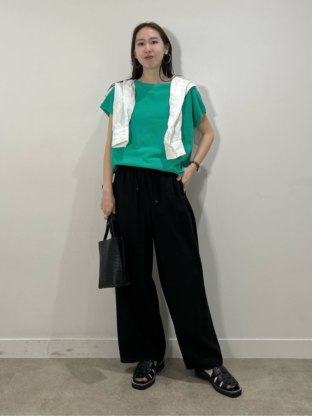 mitsukiさんの「INDIVI｜【洗える／UVケア／SETUP可能】ドロストワイドパンツ」を使ったコーディネート