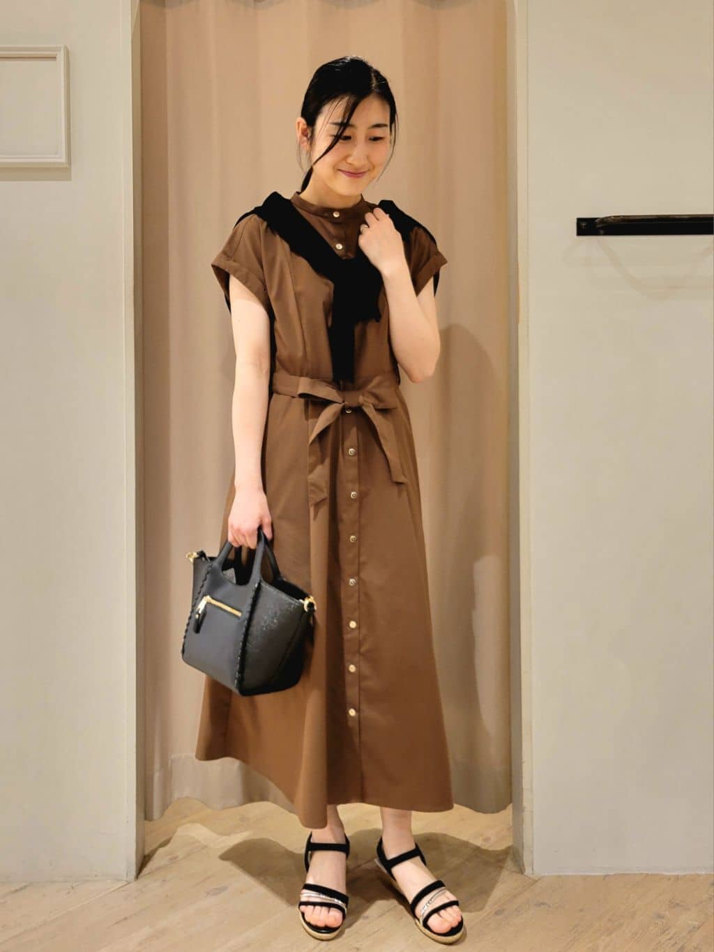 いそさんの「grove｜【雑誌掲載】洗えるシアーカーディガン」を使ったコーディネート