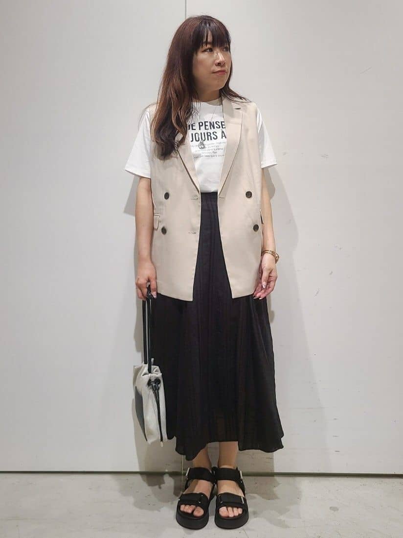 hmさんの「OPAQUE.CLIP｜◆アソートロゴTシャツ【洗濯機洗い可】」を使ったコーディネート