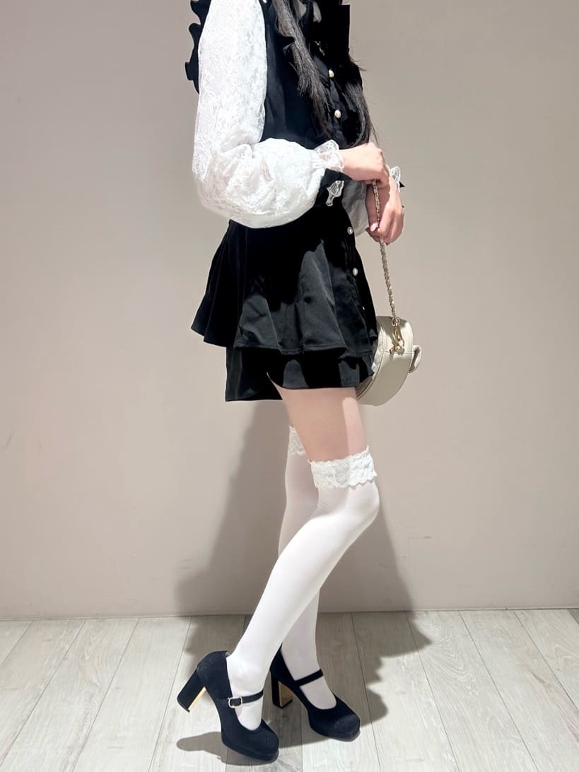 しおりんさんの「ESPERANZA｜甲ストラップパンプス」を使ったコーディネート