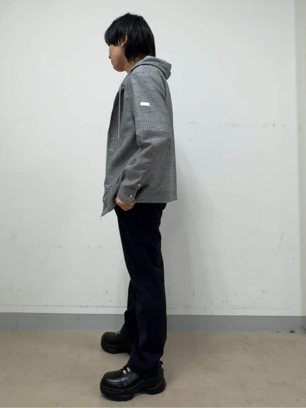 溝端佑太朗さんの「TAKEO KIKUCHI｜◆サイドゴアウエスト ストレートパンツ」を使ったコーディネート