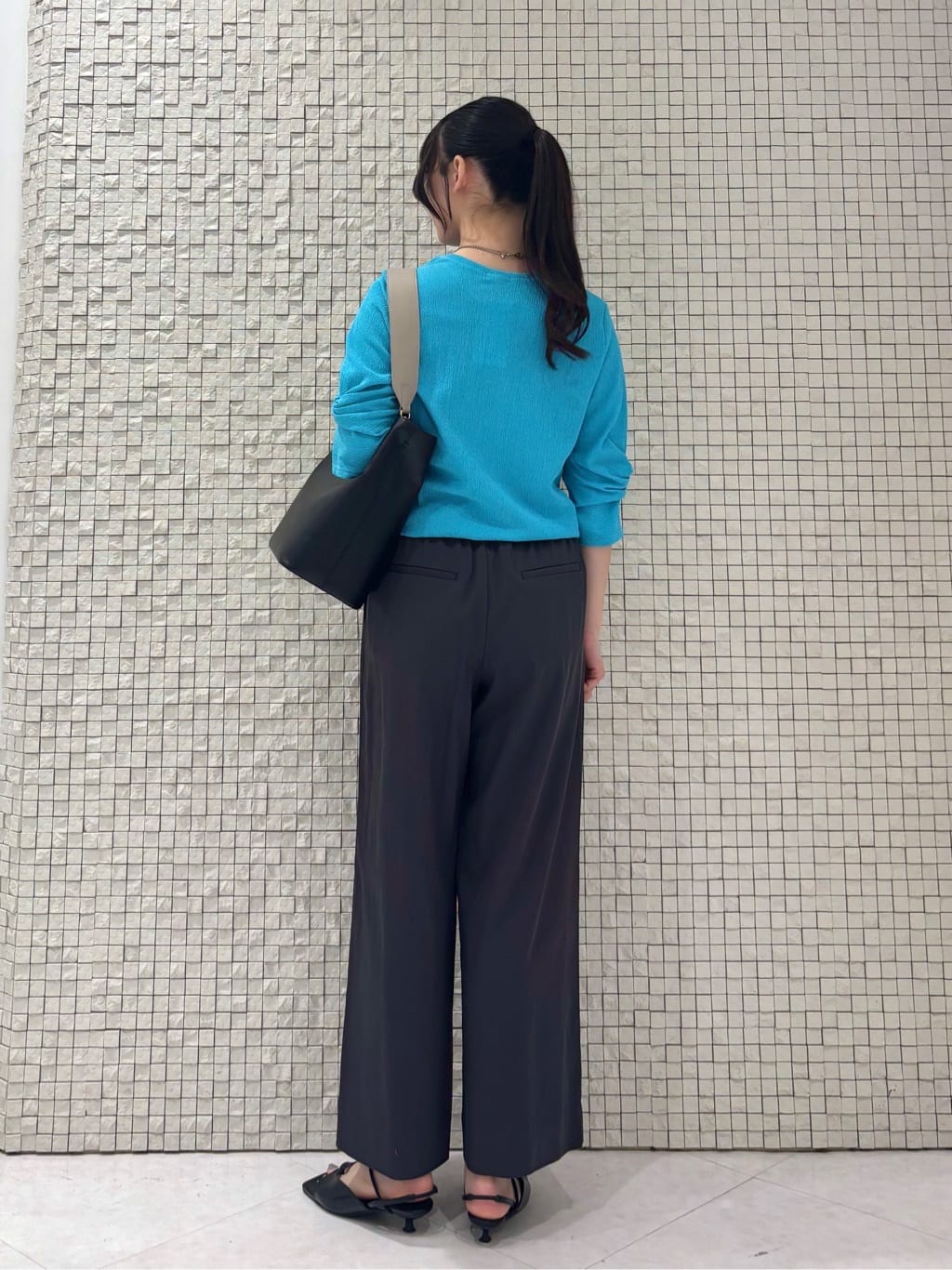 ibukiさんの「INDIVI｜【褒められパンツ／洗える／ウエストゴム】ワイドタックパンツ」を使ったコーディネート