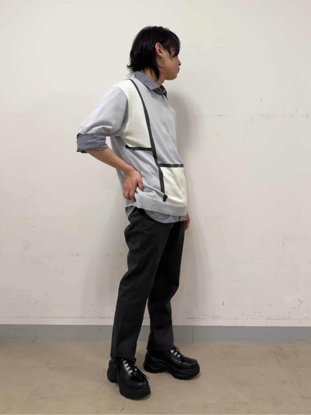 溝端佑太朗さんの「TAKEO KIKUCHI｜【全7サイズ&times;8色展開！】トップマルチヘリンボン パンツ」を使ったコーディネート