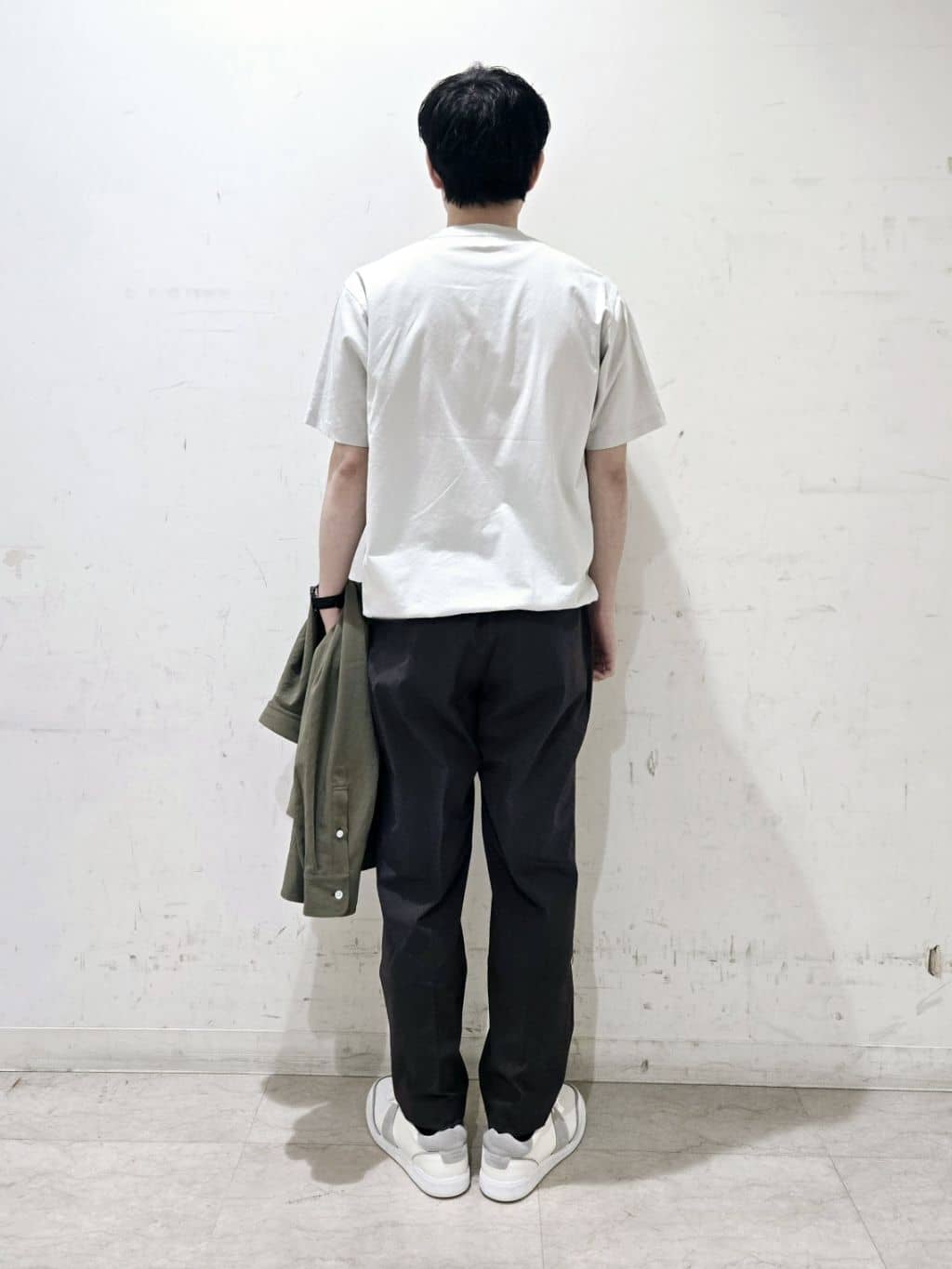 白木駆さんの「TAKEO KIKUCHI｜【抗菌防臭／5サイズ展開】ハイゲージポンチ Tシャツ」を使ったコーディネート
