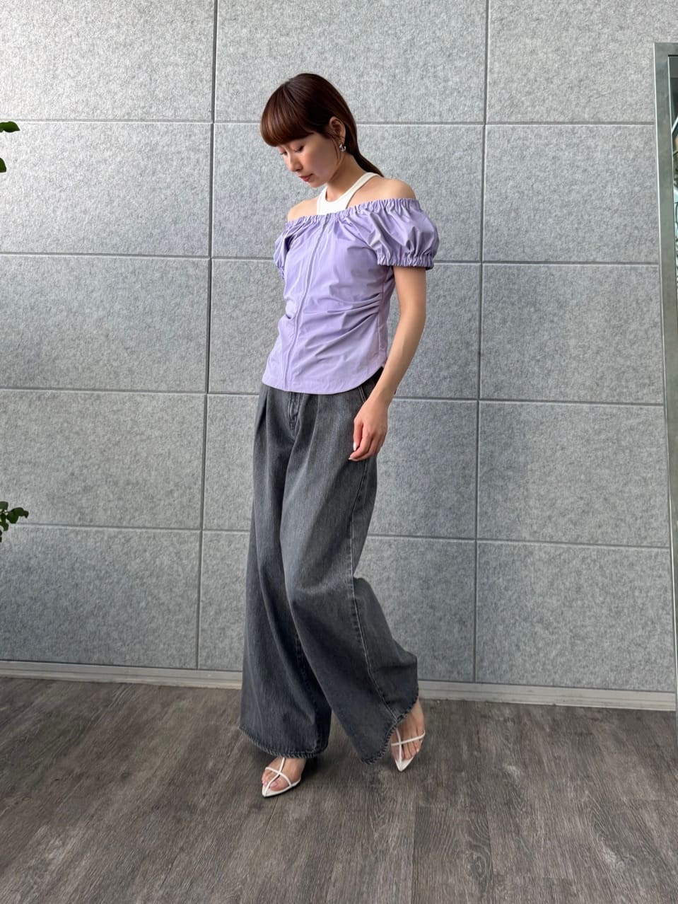 designer yukaさんの「CODE A｜sporty gathered blouse」を使ったコーディネート