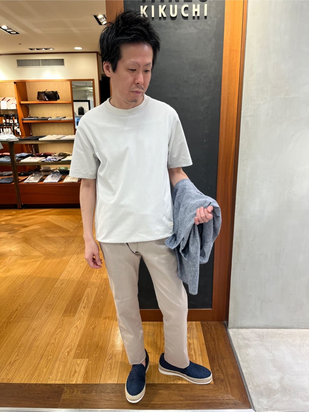 Yokochiさんの「TAKEO KIKUCHI｜【抗菌防臭／5サイズ展開】ハイゲージポンチ Tシャツ」を使ったコーディネート