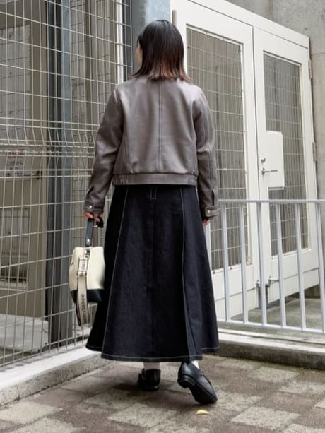 chさんの「THE SHOP TK｜シーズンレスで使える デニムタックスカート/洗える」を使ったコーディネート