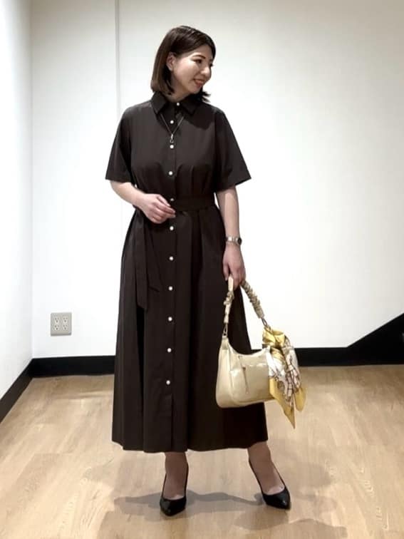 MIKIKOさんの「UNTITLED｜【手洗い／58cm正方形】ベルトプリントスカーフ」を使ったコーディネート