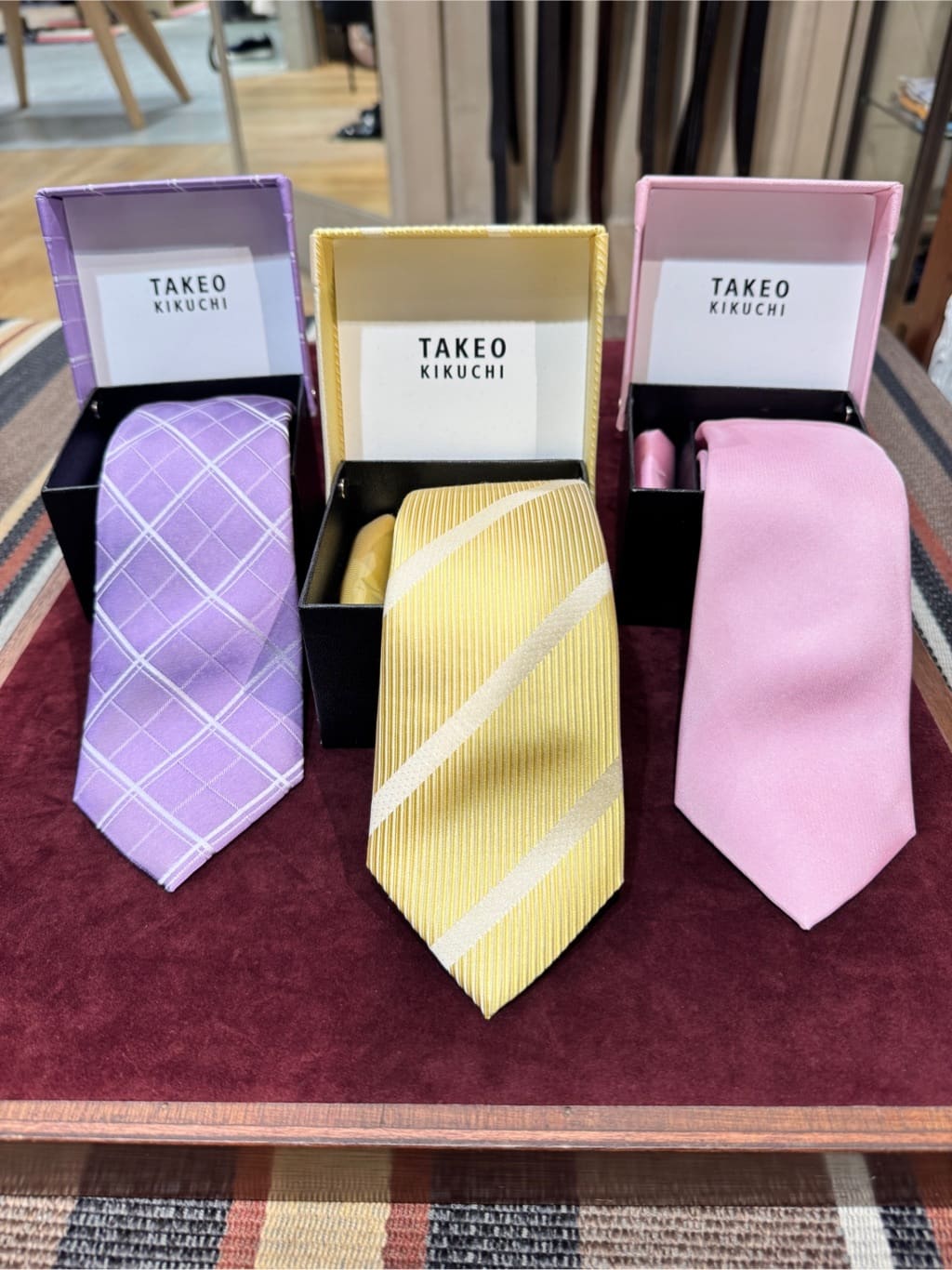 溝端佑太朗さんの「TAKEO KIKUCHI｜◆【フォーマルBOXセット】カラーネクタイ＆チーフ セット」を使ったコーディネート
