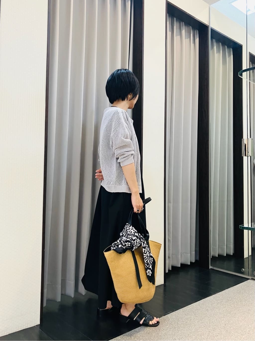 AYAさんの「INDIVI｜【90cm四方】ボタニカル柄大判スカーフ」を使ったコーディネート
