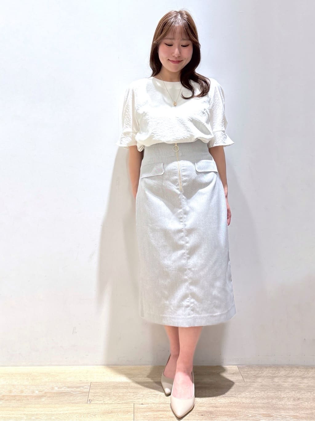 さやかさんの「index｜《8色展開／XS-LLサイズ》タックパフスリーブブラウス【洗濯機洗い可／吸水速乾／防シワ／抗ピル】」を使ったコーディネート