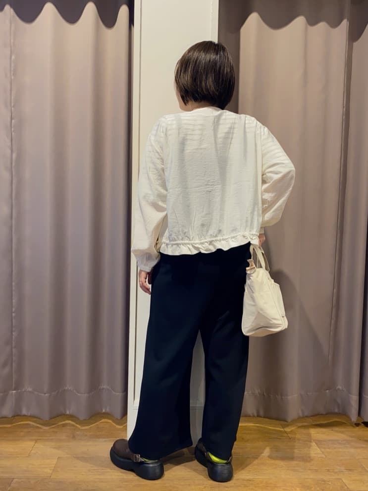 いーいさんの「SHOO･LA･RUE｜◆【撥水／2WAY】12ポケットトートバッグ【キャリーオン】」を使ったコーディネート