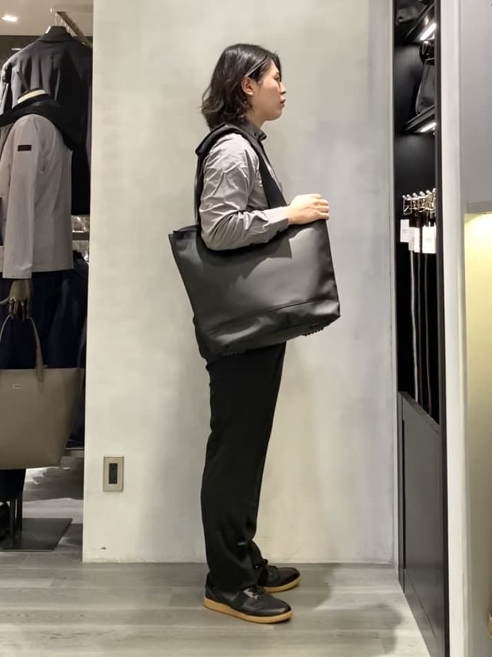 nishiさんの「TAKEO KIKUCHI｜【ONOFF対応】TRダブルニット ストレッチパンツ」を使ったコーディネート