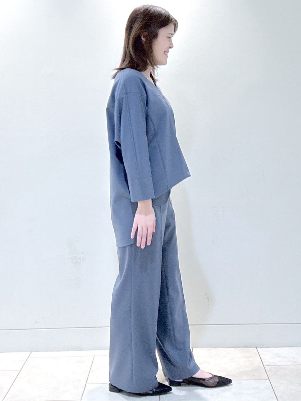 S&auml;K&iuml;さんの「Reflect｜◆【マシンウォッシュ可／セットアップ可能】ドルマンスリーブVネックブラウス」を使ったコーディネート