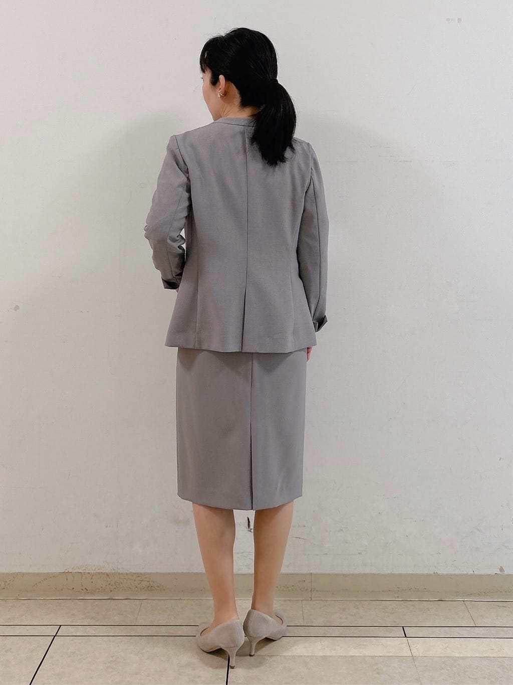 hattoriさんの「INDIVI｜【定番スーツ／UVケア／洗える】ウール調ノーカラージャケット」を使ったコーディネート