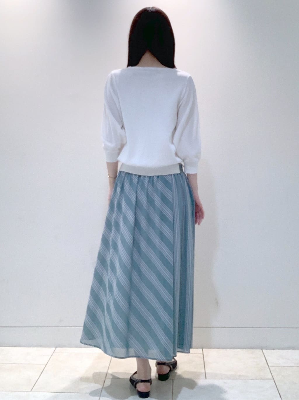 ヤマグチさんの「Reflect｜◆【接触冷感／洗える／ジャケットインナーにおすすめ】レースデザインニット」を使ったコーディネート
