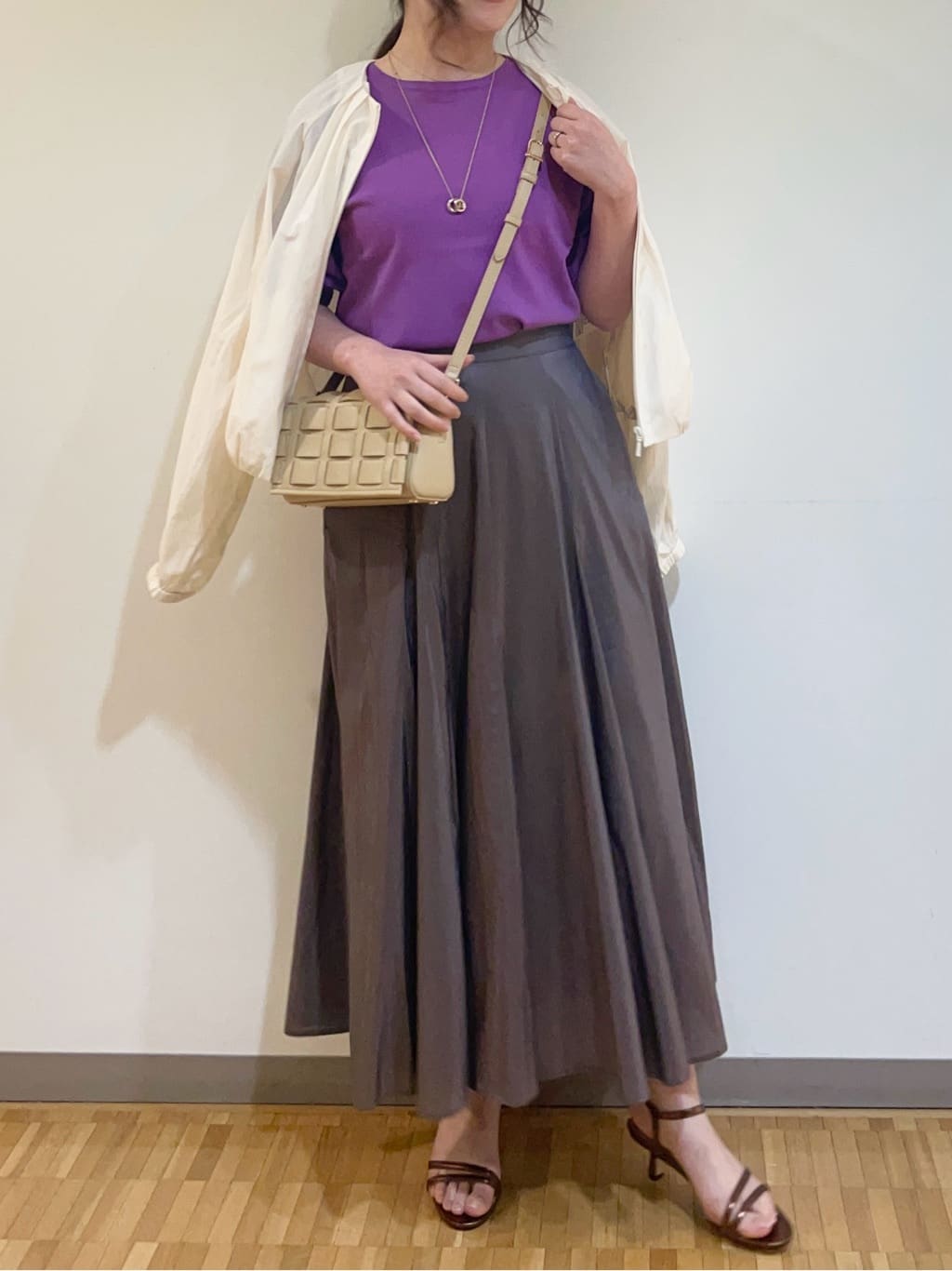 フナキさんの「UNTITLED｜◆【春の軽羽織り】ボリューム袖 ノーカラーブルゾン」を使ったコーディネート