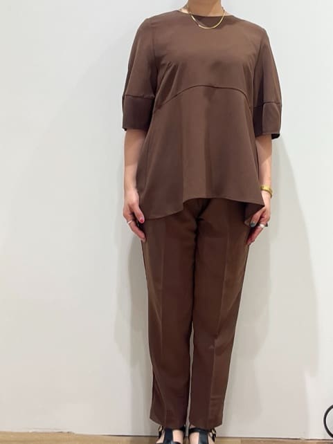 chiakiさんの「OPAQUE.CLIP｜◆《6色展開》ストレッチペプラムブラウス／セットアップ対応【洗濯機洗い可／防シワ】」を使ったコーディネート