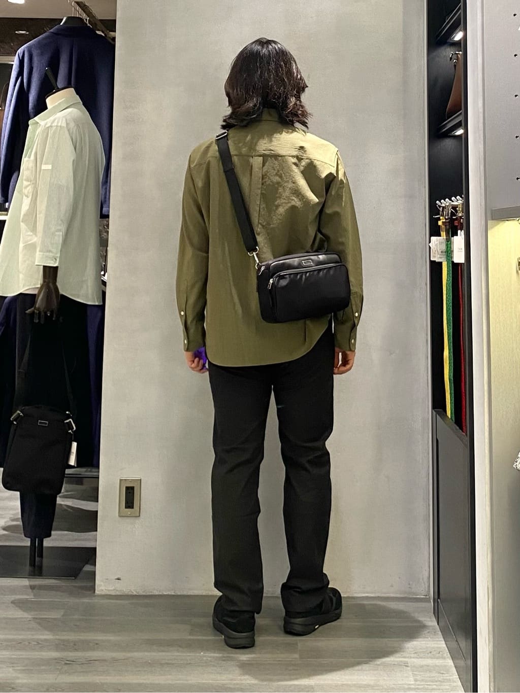 nishiさんの「TAKEO KIKUCHI｜【Made in JAPAN】播州織 ストレッチ パンツ」を使ったコーディネート
