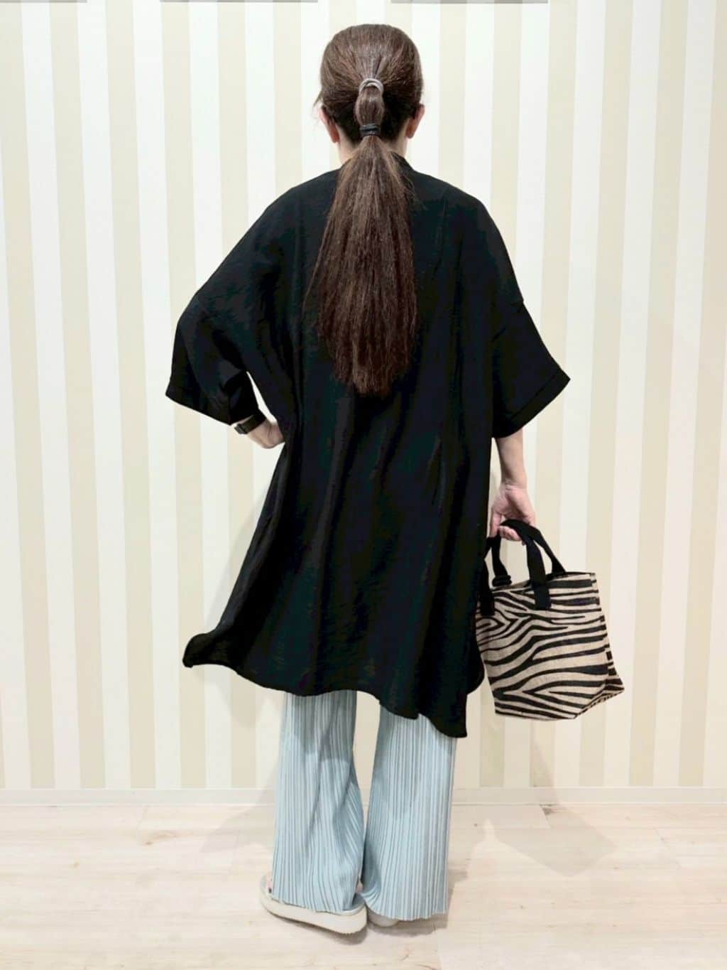 nonaさんの「SHOO･LA･RUE｜◆【洗える/S-LL/ひんやり】ゆったりチュニックワンピース」を使ったコーディネート