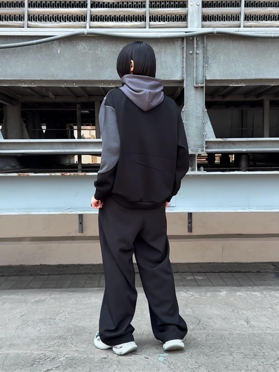 川本葵さんの「tk.TAKEO KIKUCHI｜◆カーブスイッチパーカ」を使ったコーディネート