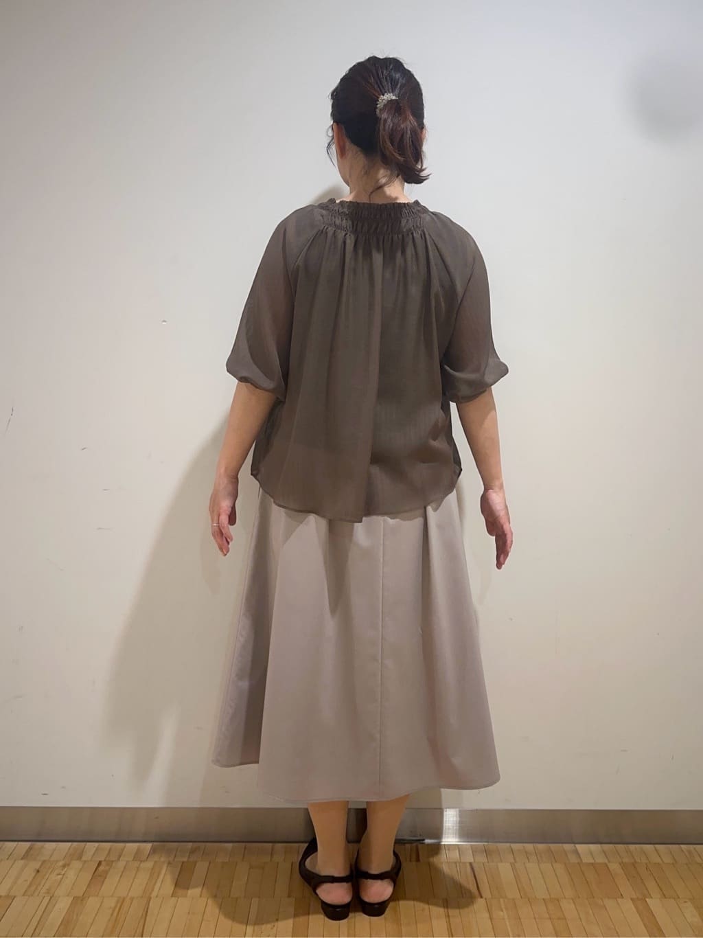 haseさんの「Reflect｜◆【洗える】シャーリングデザインブラウス」を使ったコーディネート