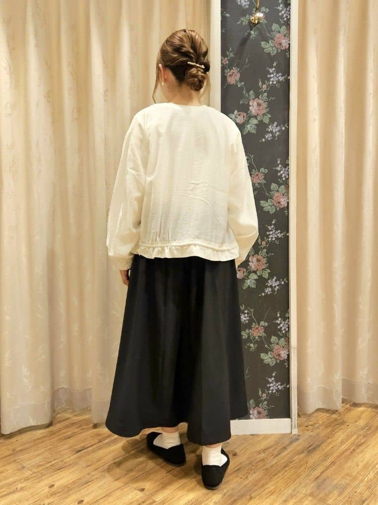 Ikumiさんの「SHOO･LA･RUE｜◆【洗える/S-LL】一枚でもレイヤードでも グラフィック長袖Tシャツ」を使ったコーディネート
