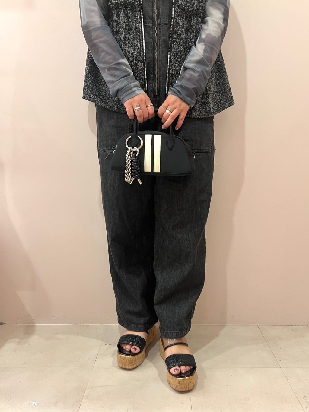 TAKAさんの「ESPERANZA｜グリッター&times;クリアベルト 厚底コルクサンダル」を使ったコーディネート