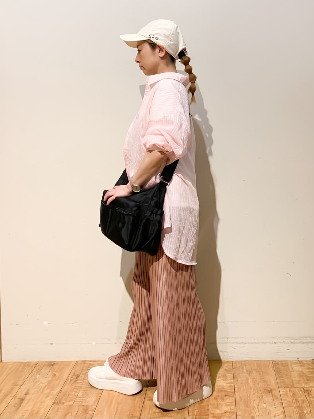 MEGさんの「SHOO･LA･RUE｜◆【洗える】楽してほっそり見え カットプリーツパンツ」を使ったコーディネート
