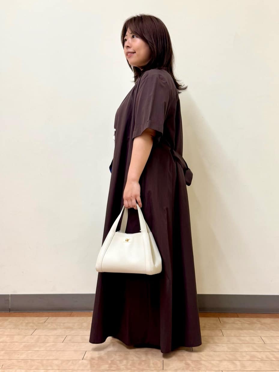 katoさんの「UNTITLED｜【手洗い／88cm正方形】シアー素材チェーン柄スカーフ」を使ったコーディネート