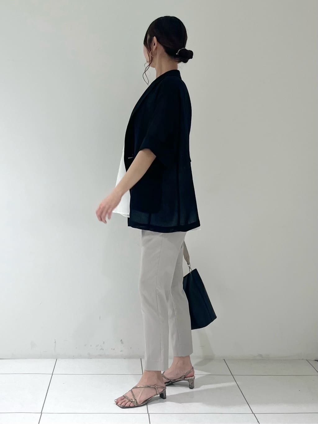 shioriさんの「INDIVI｜【洗える／レイヤードにも活躍】ペプラムインナートップス」を使ったコーディネート