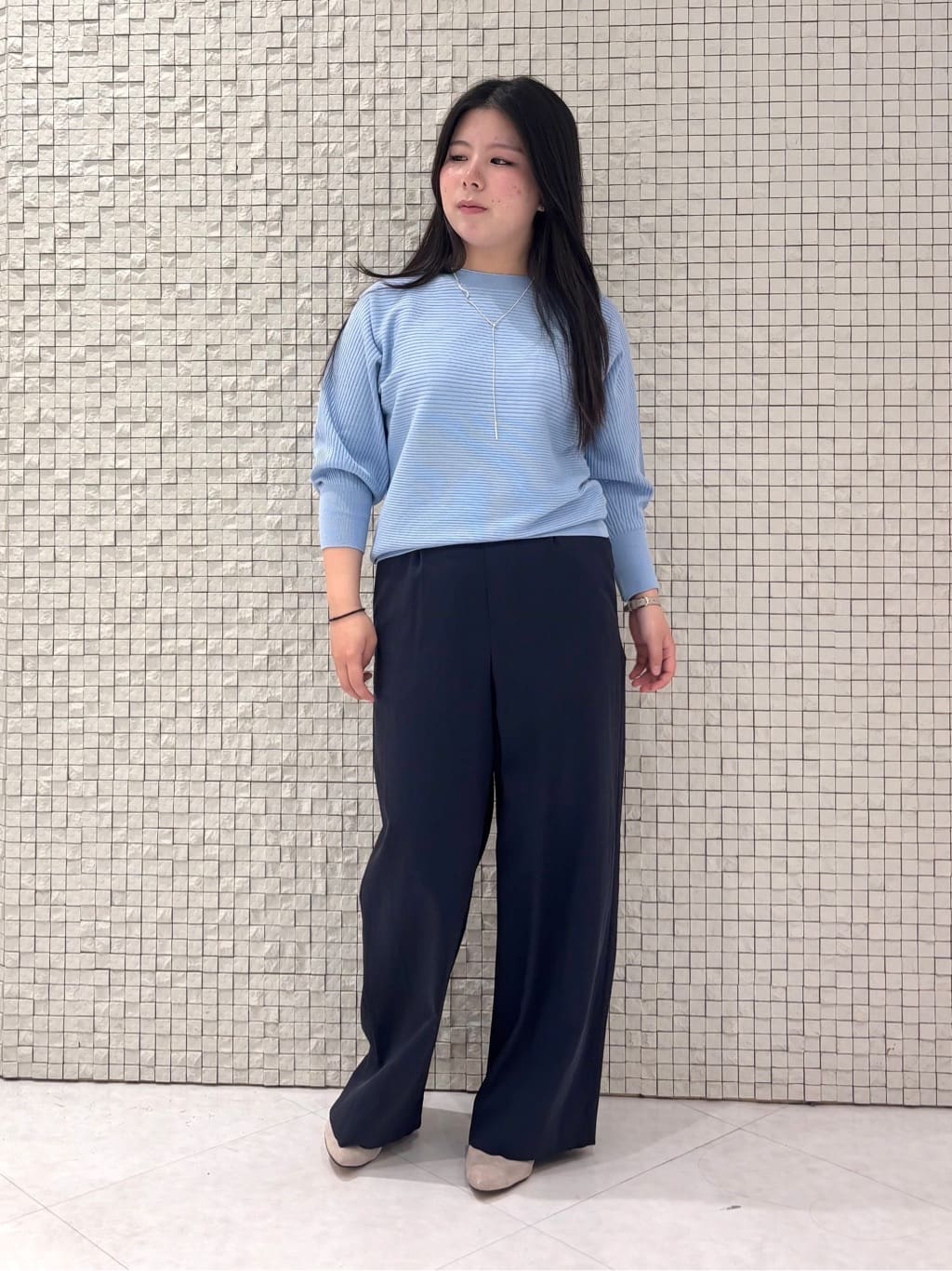 MEGUMIさんの「INDIVI｜【褒められパンツ／洗える／ウエストゴム】ワイドタックパンツ」を使ったコーディネート