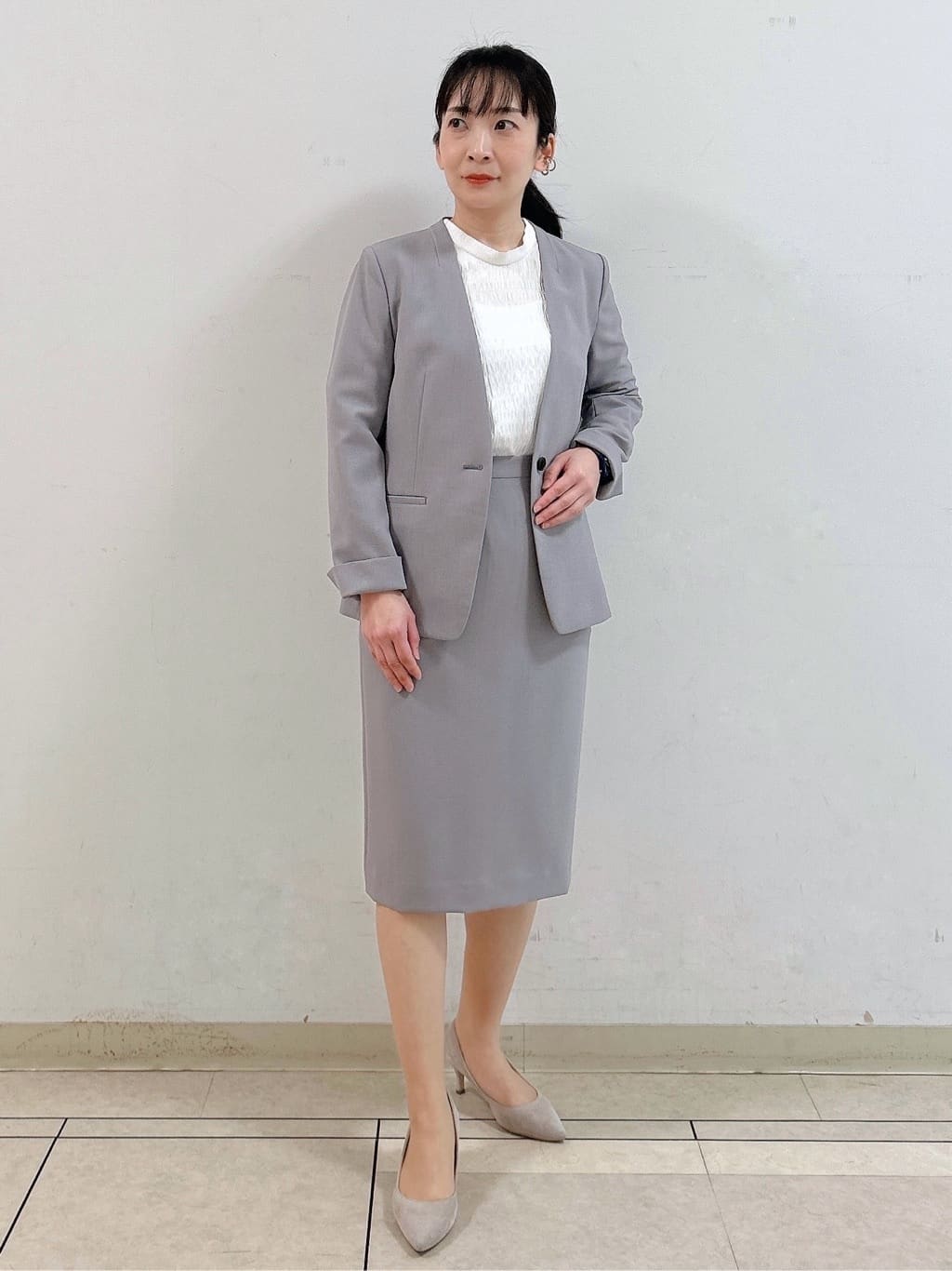 hattoriさんの「INDIVI｜【定番スーツ／UVケア／洗える】ウール調ノーカラージャケット」を使ったコーディネート