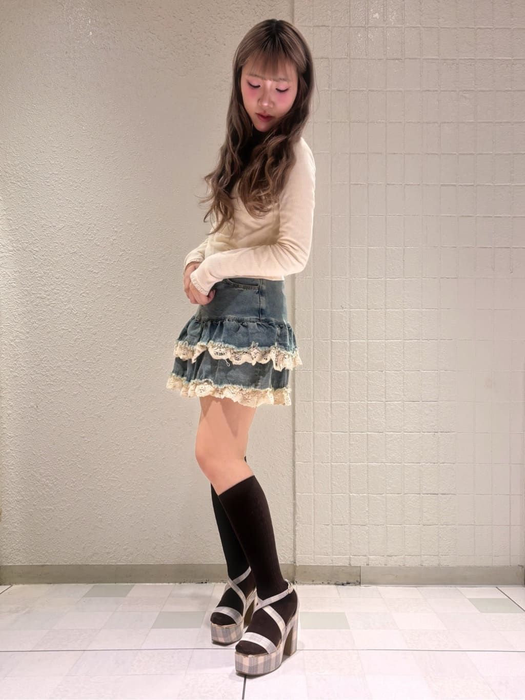 ❤︎HIME❤︎さんの「ESPERANZA｜【ラク盛り／サンダル】リピーター続出／脚長美脚　クロスストラップサンダル」を使ったコーディネート