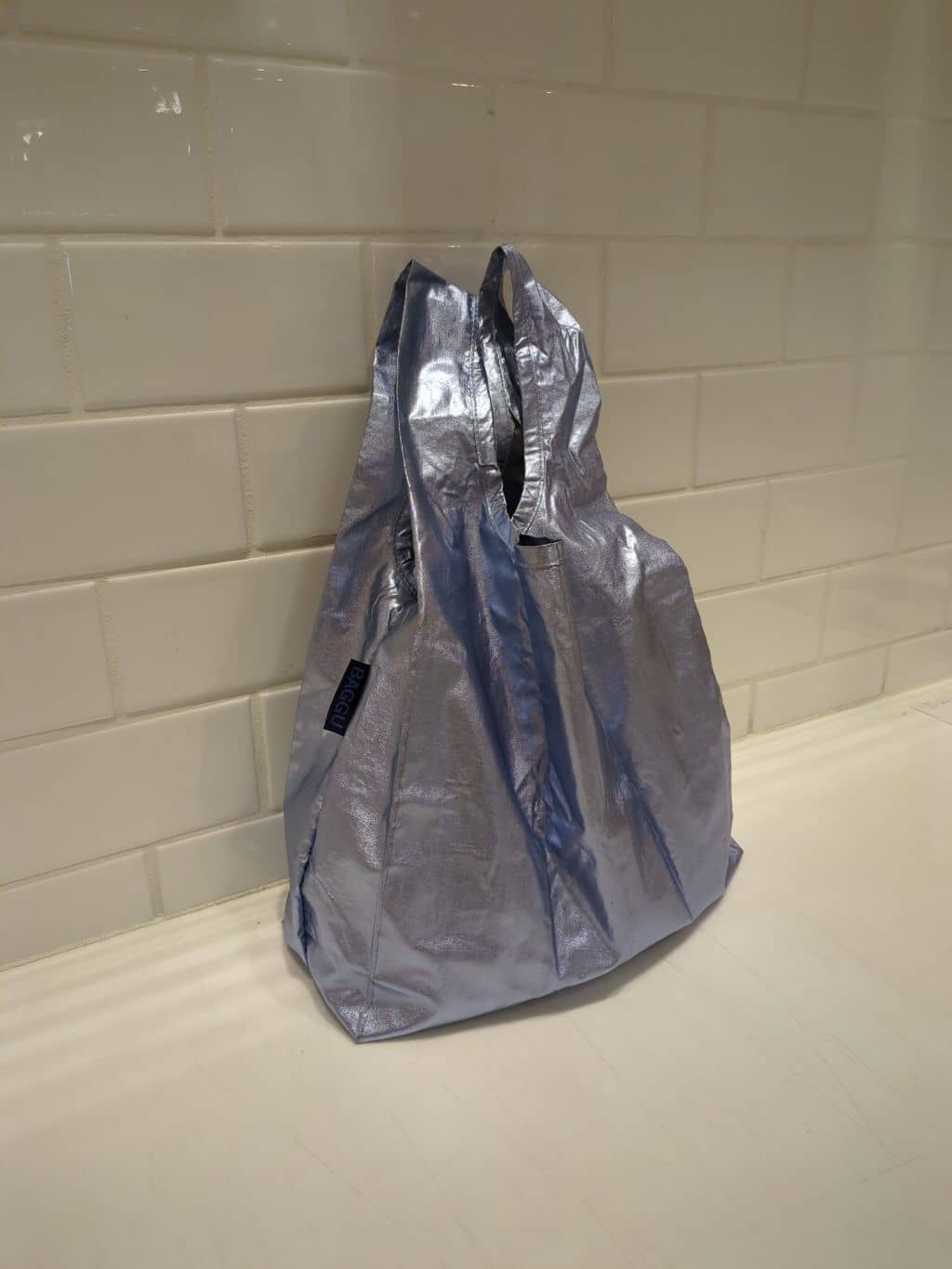 ぬかさんの「212 KITCHEN STORE｜◆STANDARD BAGGU メタリックライトブルー ＜BAGGU バグゥ＞」を使ったコーディネート