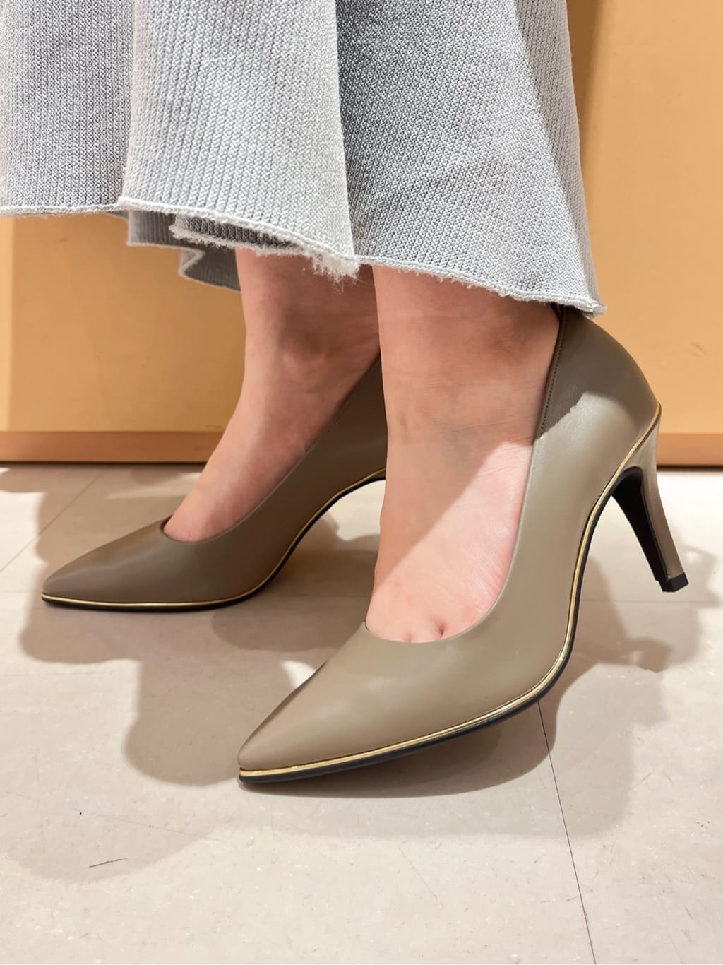 このかさんの「ESPERANZA｜【レイン対応/12時間パンプス】約8.5cm　歩きやすくて疲れにくい」を使ったコーディネート