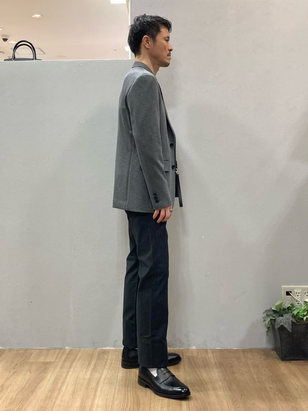 シュンさんの「TAKEO KIKUCHI｜【Made in JAPAN】播州織 ストレッチ パンツ」を使ったコーディネート