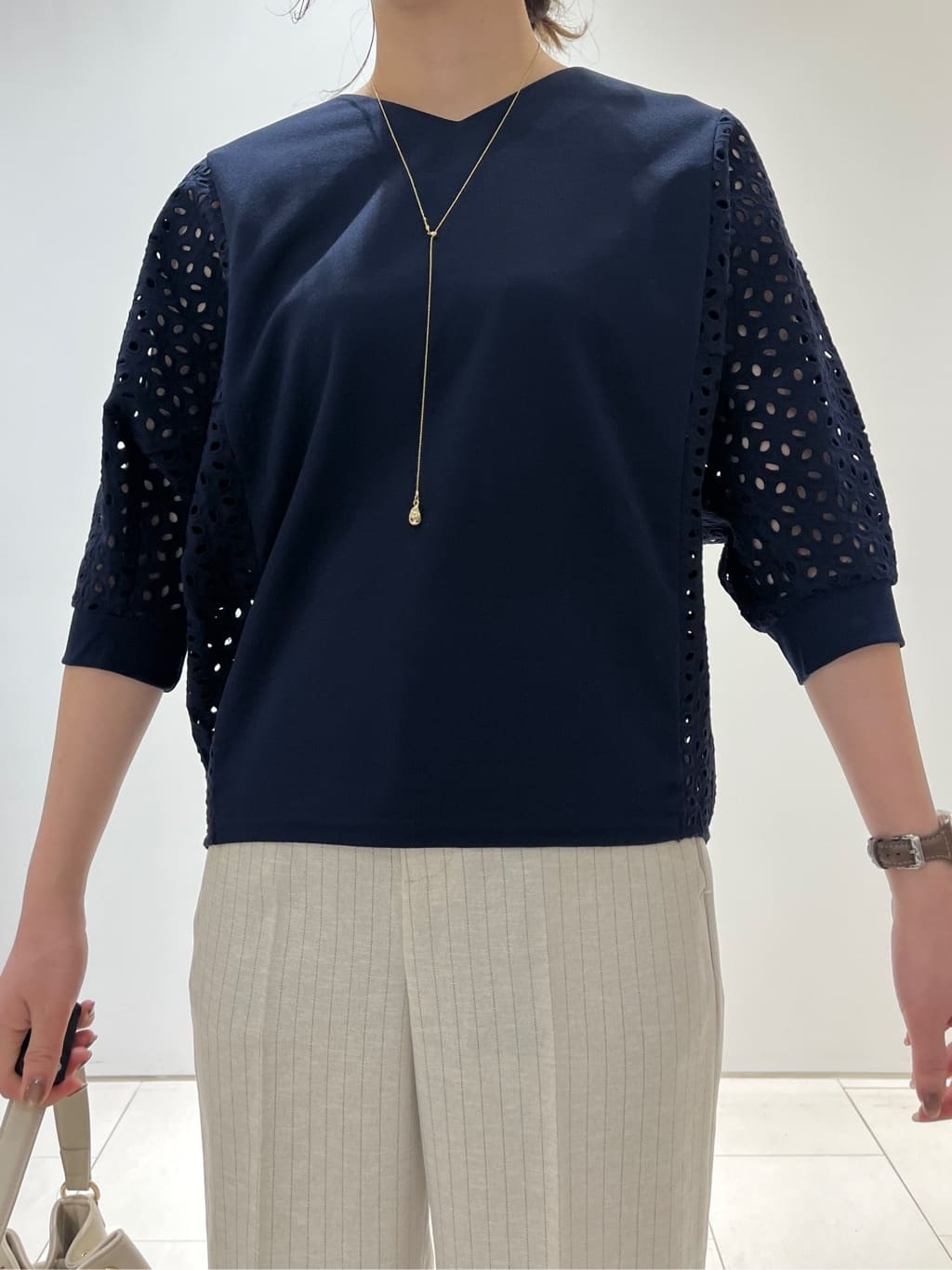 KAOさんの「INDIVI｜【60cm四方】スクエアスカーフ」を使ったコーディネート