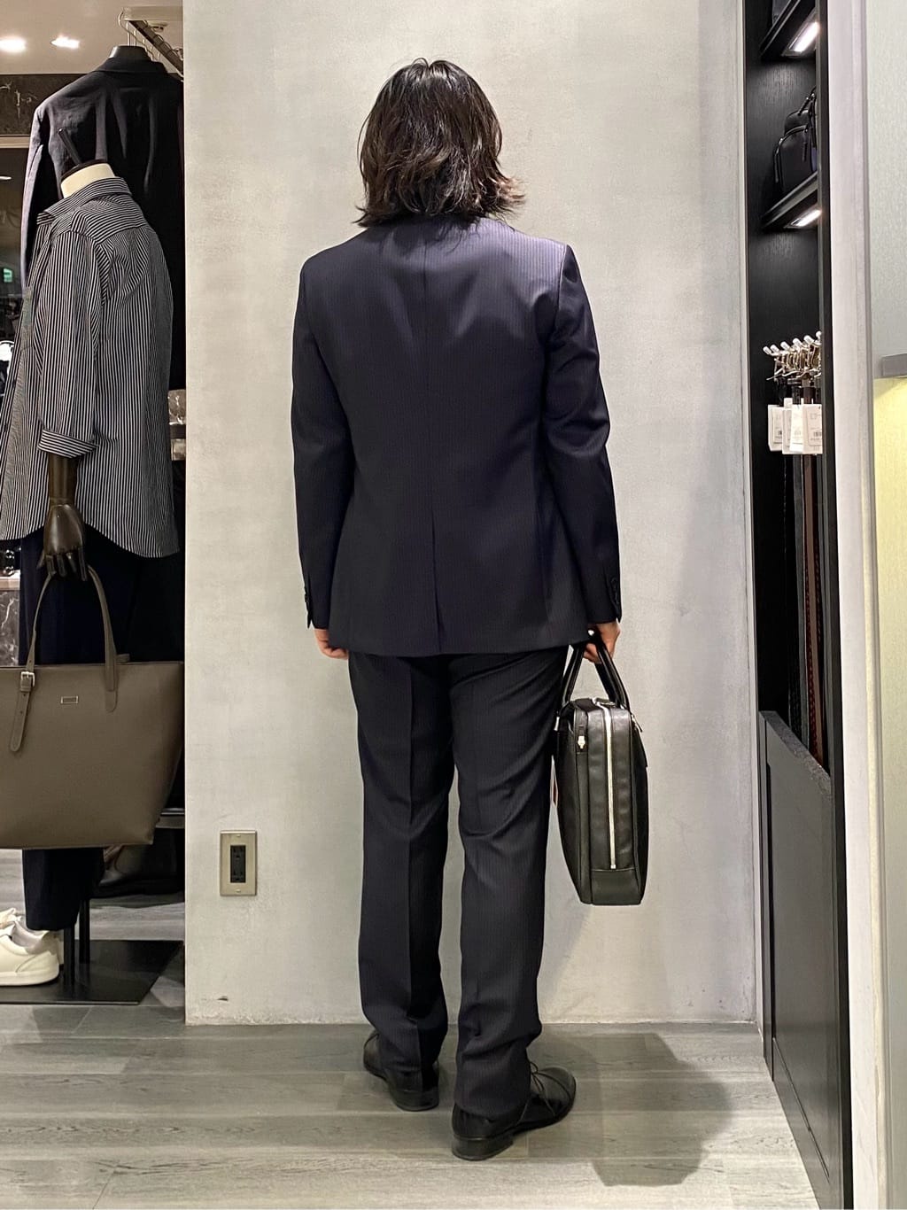 nishiさんの「TAKEO KIKUCHI｜ドビーストライプ ビジネス シャツ」を使ったコーディネート