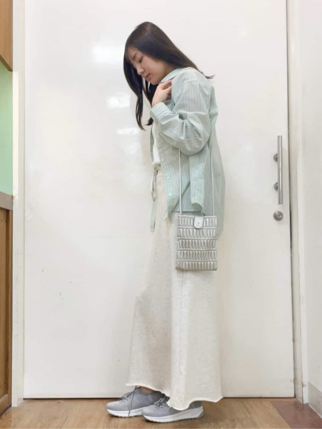 sakiさんの「SHOO･LA･RUE｜◆【洗える/S-LL】シアーネックがこなれ見え リブタンクトップ」を使ったコーディネート